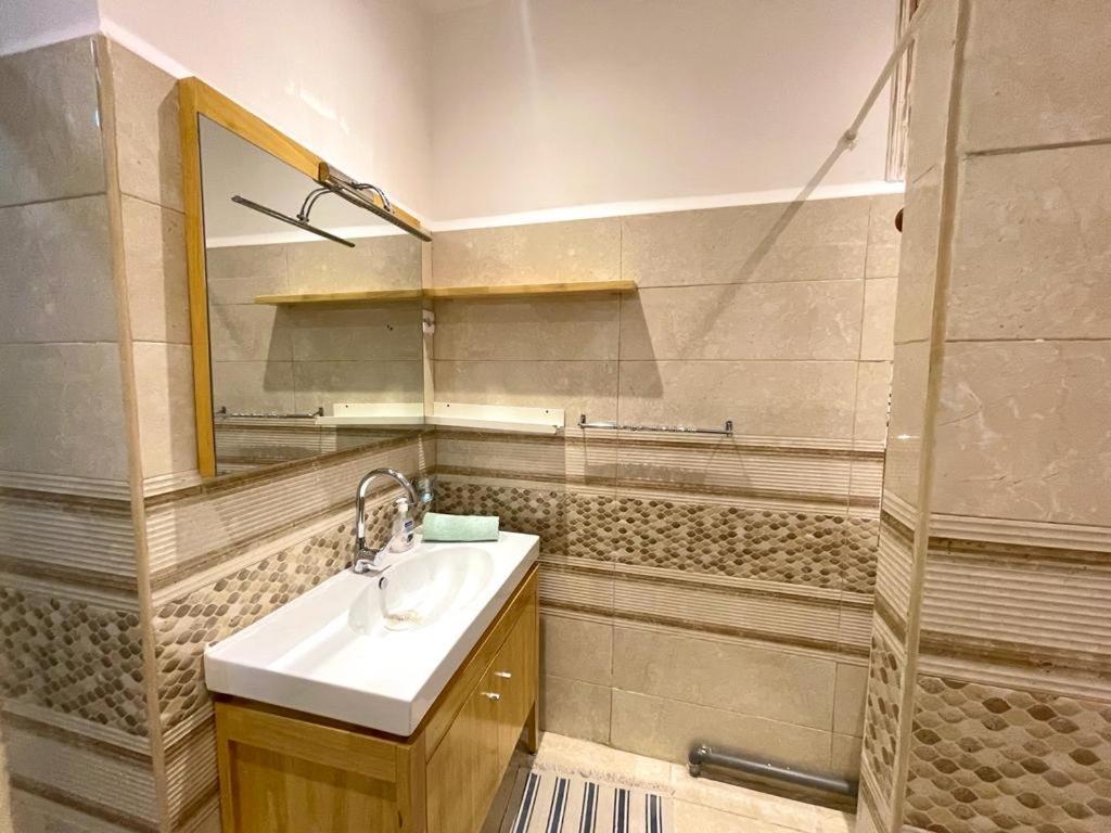 Algiers Appartement Dans Immeuble Haussmanien מראה חיצוני תמונה